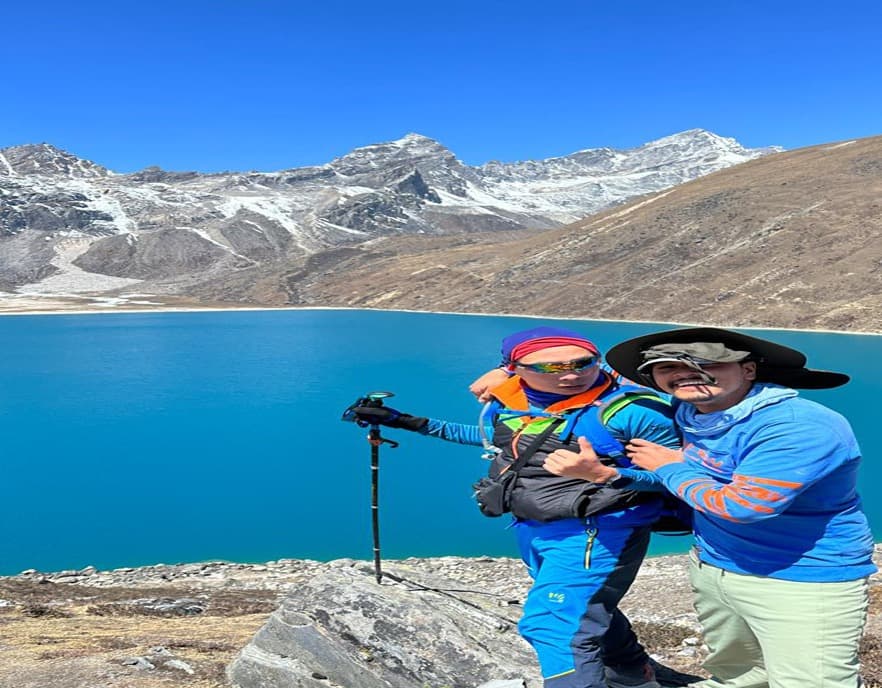 Everest Base Camp Trek vs Gokyo